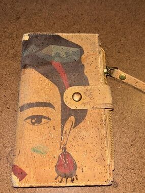 Artistic Cork Wallet with Face Print - Beige Multicolor